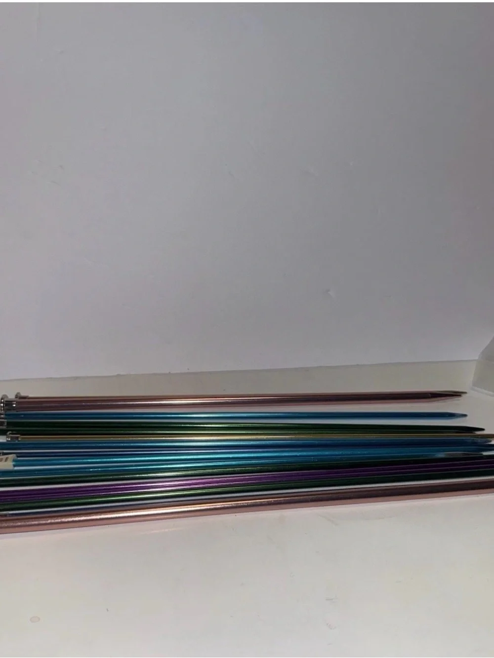 Iridescent Metal Knitting Needles Set - Multicolor